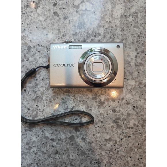 Nikon COOLPIX S4000 12.0MP Digital Camera Silver - READ - Picture 1 of 13